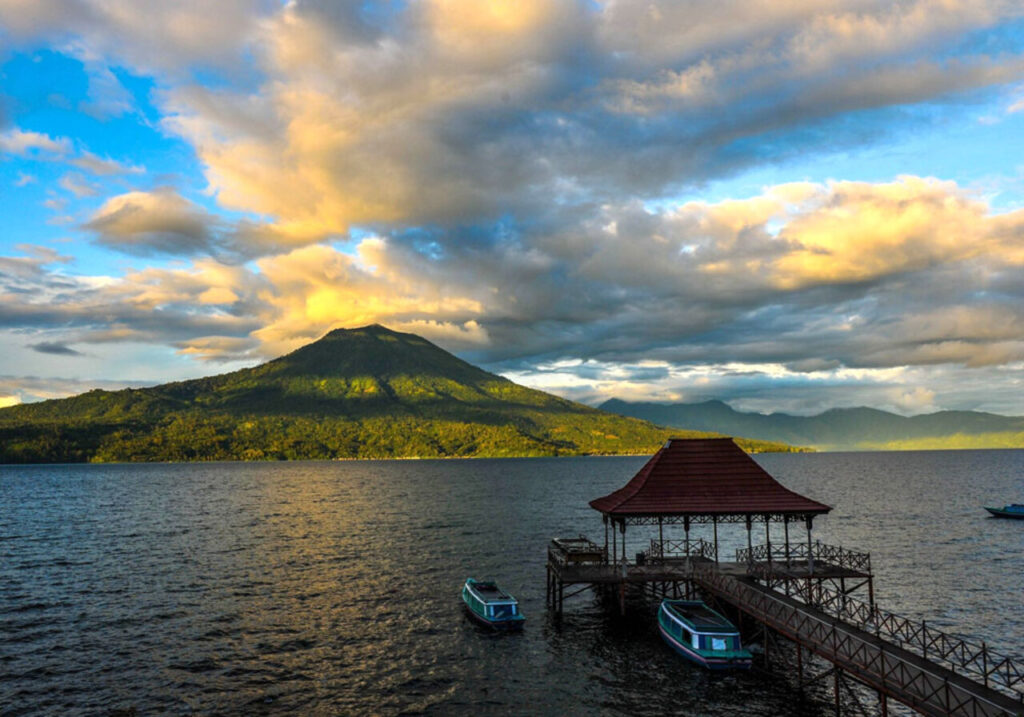 Pesona Danau Ranau Tak Main-Main! Ini Lokasi dan Aktivitas Seru yang Wajib Dicoba