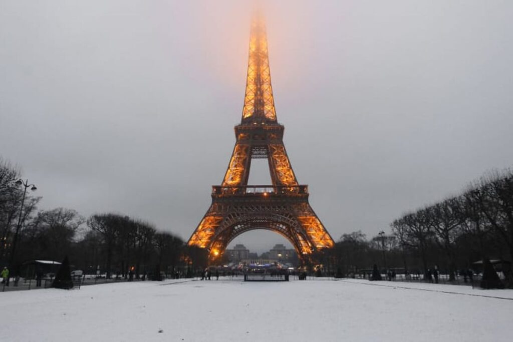 Jangan Langsung ke Menara Eiffel! Tips Penting Ini Bisa Menyelamatkan Liburan Anda