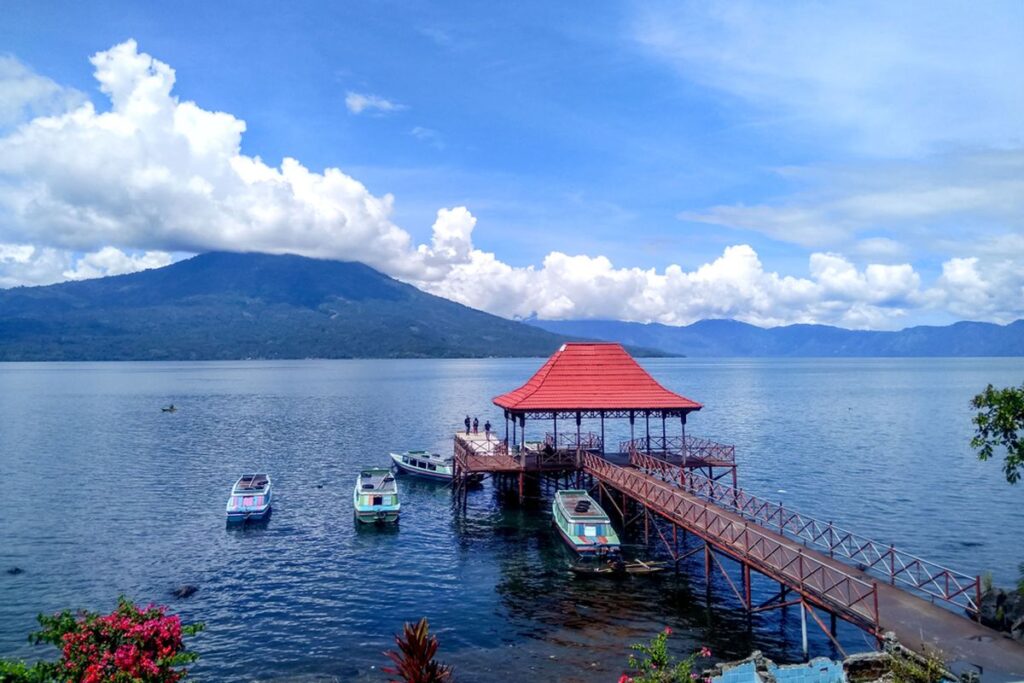 Pesona Danau Ranau Tak Main-Main! Ini Lokasi dan Aktivitas Seru yang Wajib Dicoba