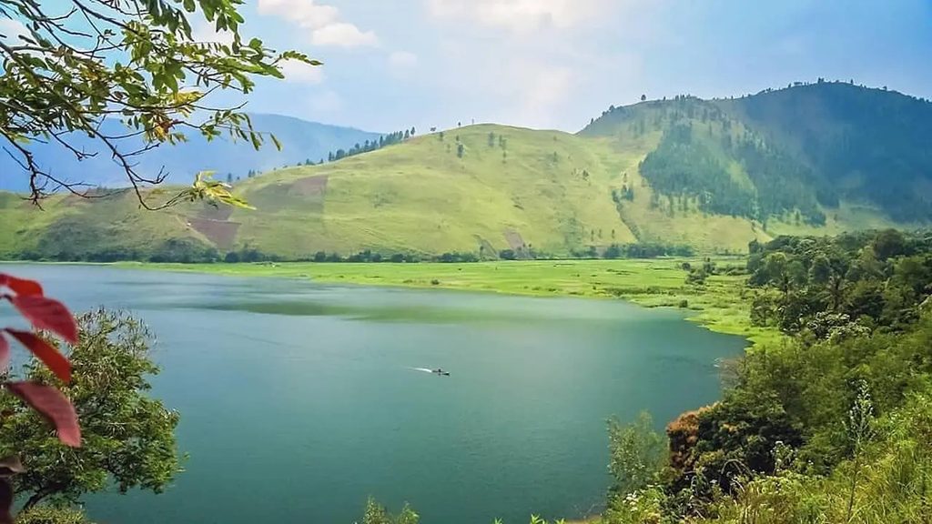 Liburan ke Krakow? Taman Nasional Tatra Punya Pemandangan Pegunungan yang Bikin Terpukau!